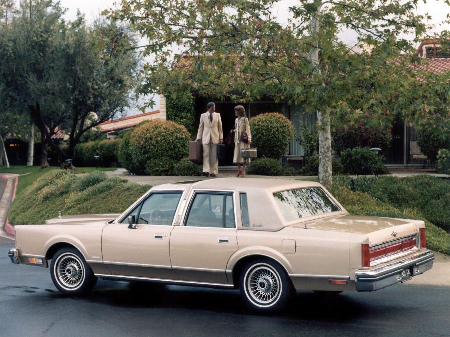  Lincoln Town Car 1981 года  (фото 17 из 20)